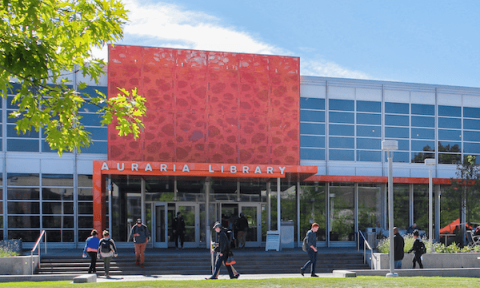 photo of Auraria Library from the outside entrance